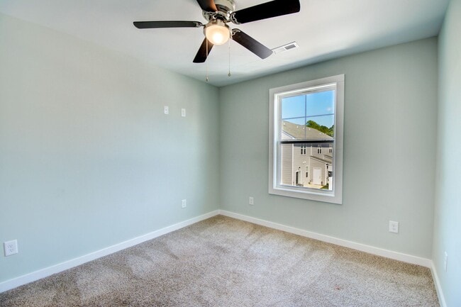 Building Photo - BEAUTIFUL! 2 Bedroom with Flex Space Townh...