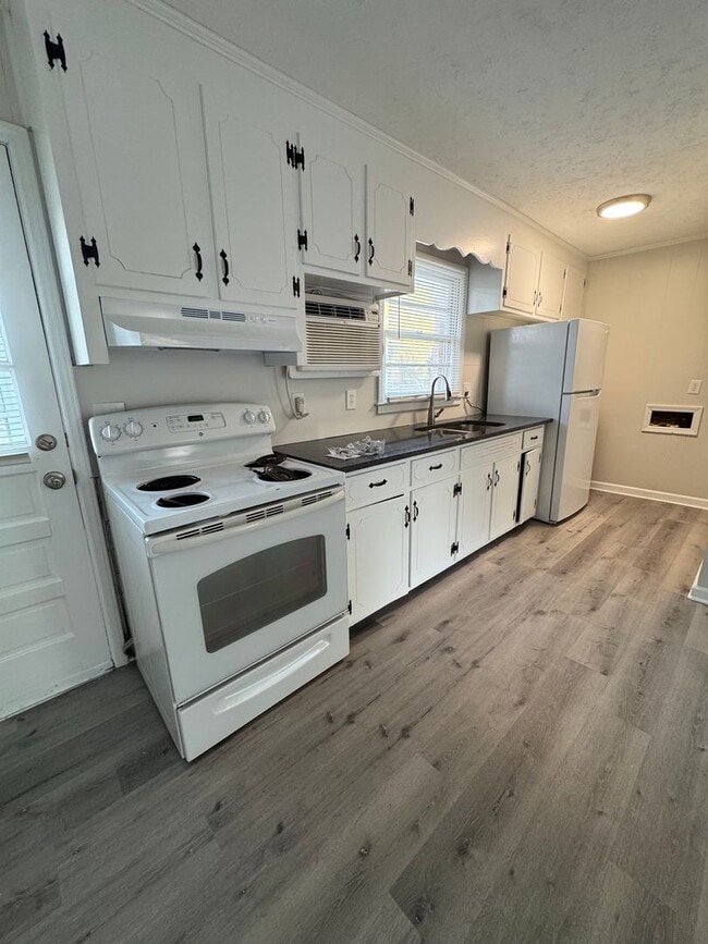 Building Photo - Great One Bedroom in Matthews