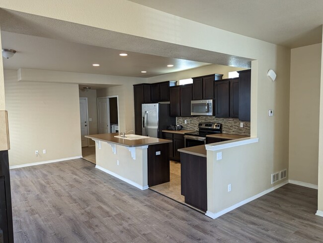 Building Photo - 2418 Ellingwood Dr