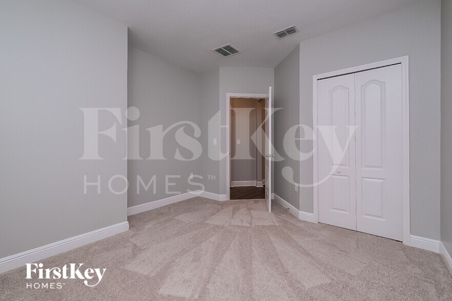 Building Photo - 6177 Kinlock Ave
