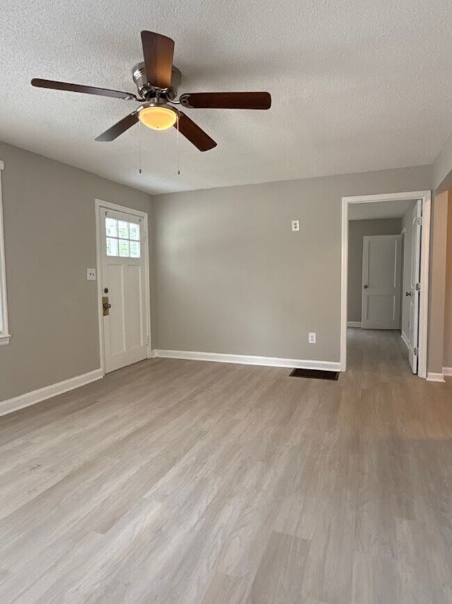 Building Photo - 1376 Lockwood Dr SW