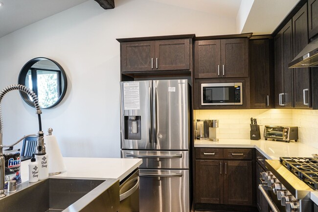 Building Photo - Live Comfortably at CreekHouse – Available...