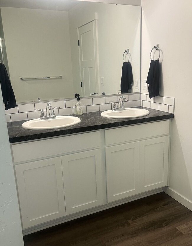 Building Photo - Gorgeous 3 bed 2 ba home with  just off Hubbard Rd and Rapid Creek Way in Kuna