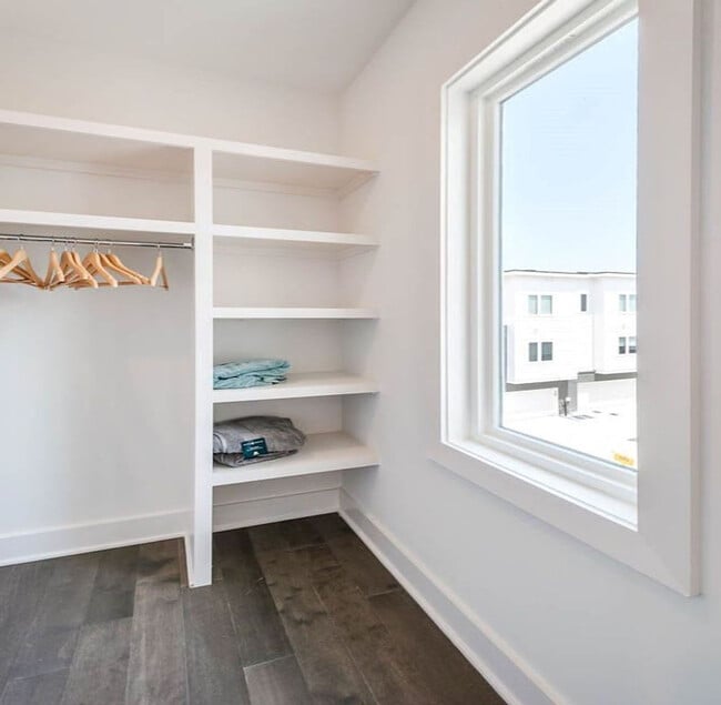 Building Photo - 808 Vibe Pl