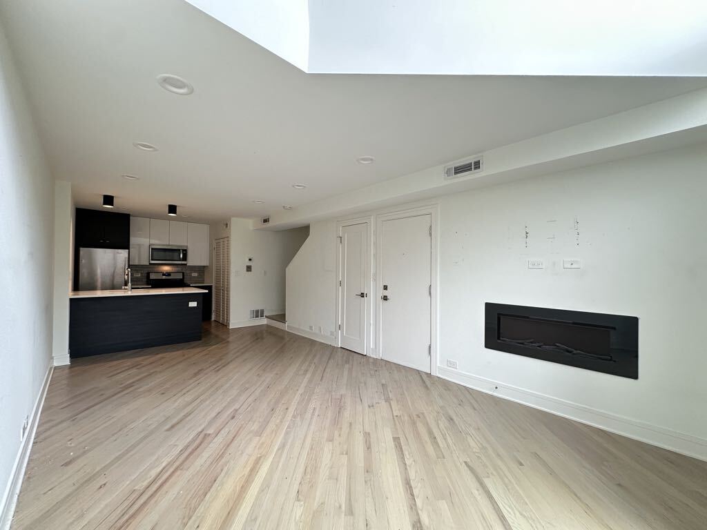 Building Photo - 843 W Grace St