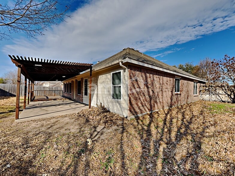 Building Photo - 206 Rock Meadow Trail