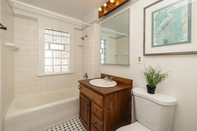 Bathroom - 2122 N 60th St