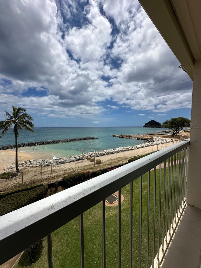 Building Photo - Makaha Surfside One Bedroom A building $16...