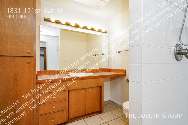 Building Photo - 1831 121st Ave SE