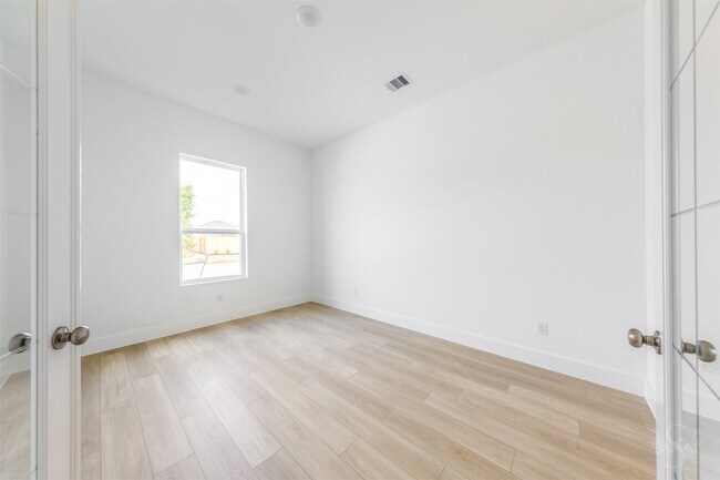 Building Photo - 31607 Brown Fern Dr