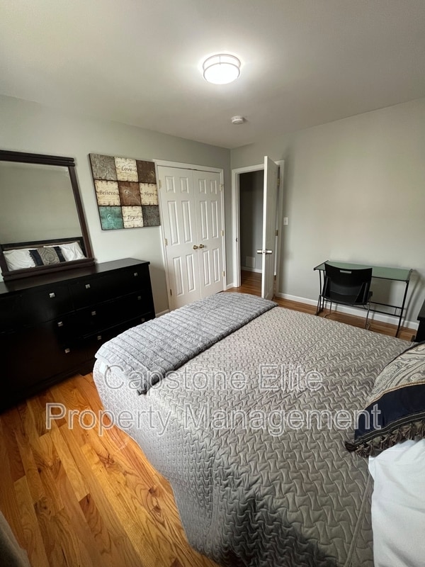Building Photo - 255 - 257 NJ Railroad Ave #2