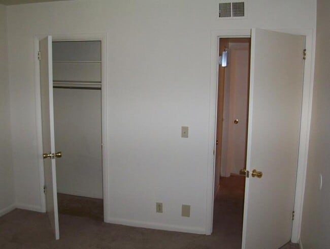 Building Photo - 3 bedroom in Madisonville KY 42431