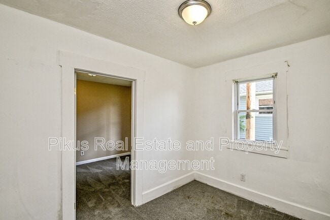 Building Photo - 1328 Struble Ave NE
