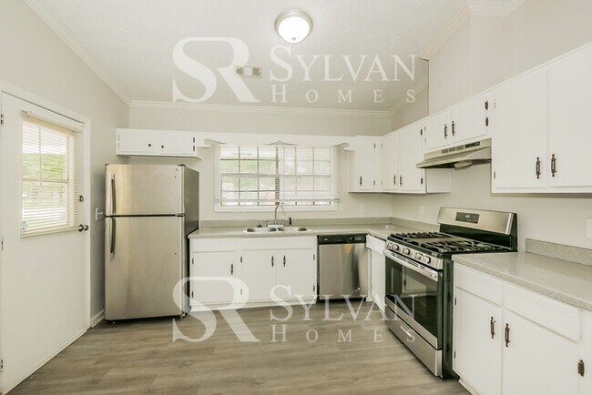 Building Photo - Immerse yourself in comfort and convenience