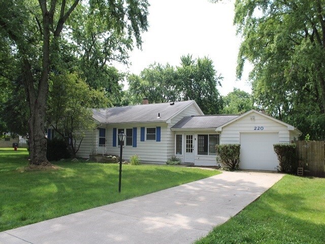 Building Photo - 220 Hunter Dr