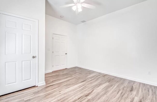 Building Photo - Beautiful Home For Rent in East Memphis-Co...
