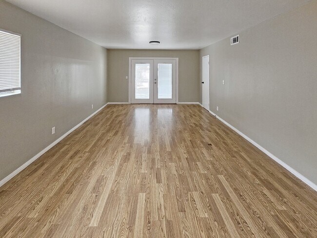 Building Photo - 6552 Valley Ave