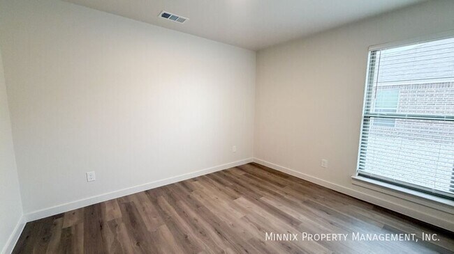 Building Photo - 2161 Langford Ave