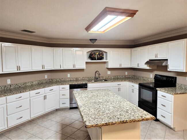 Building Photo - 301 Quail Creek Dr