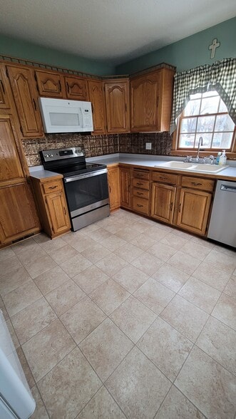 Building Photo - 326 N 3rd St