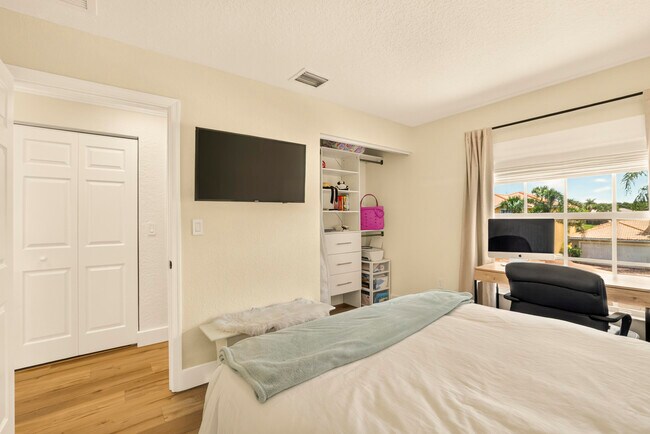 Building Photo - 7630 Topiary Ave