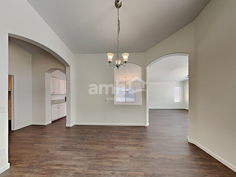 Building Photo - 10706 S Distillery Canyon Spring Dr