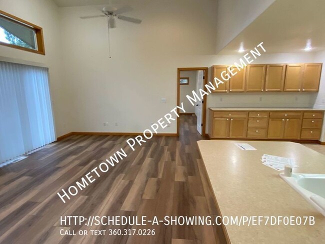 Building Photo - Waterfront Rambler on Pattison Lake! Avail...