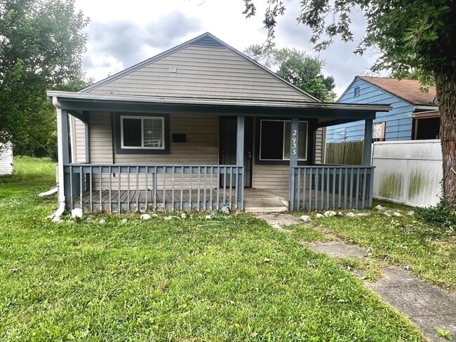 Primary Photo - 2933 N Gladstone Ave