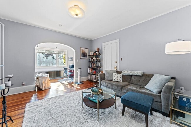 Building Photo - 44 BOORAEM Ave