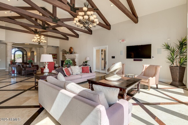 Building Photo - 1367 S Country Club Dr