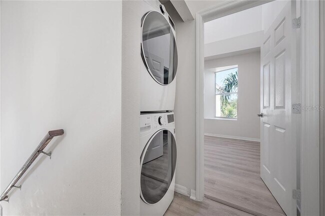 Building Photo - 9417 Citrus Glen Pl