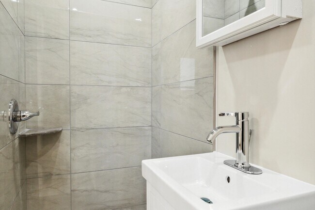 Building Photo - 2025 N 16th St