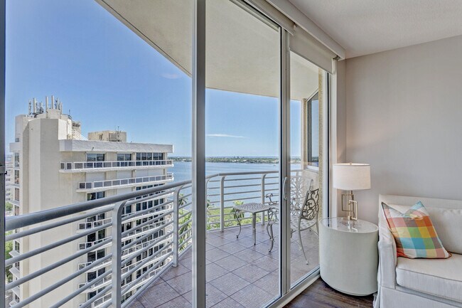 Building Photo - 1551 N Flagler Dr