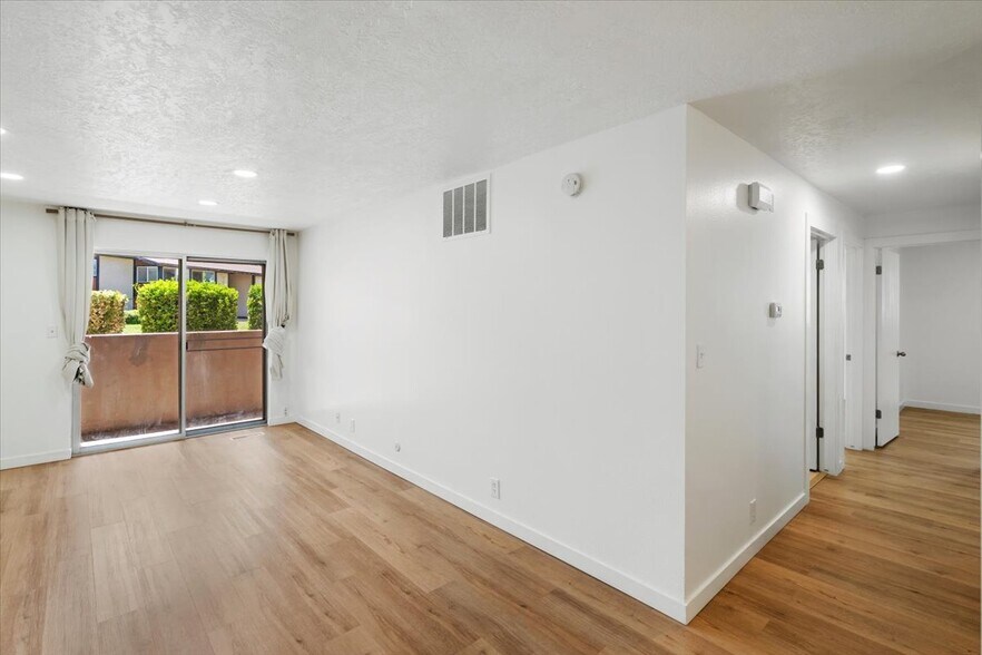 Building Photo - 263 W Garden Park Dr