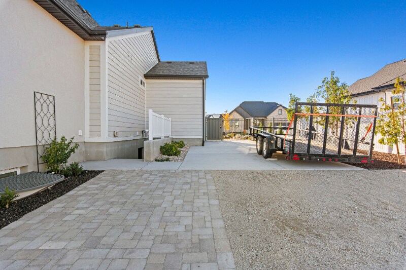 Building Photo - 3056 N Bar H Rd