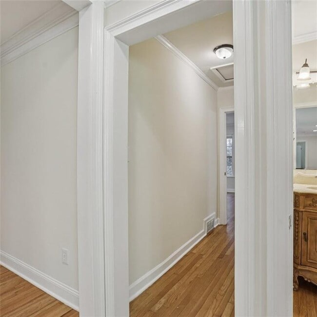 Building Photo - 3859 Peachtree Dunwoody Rd