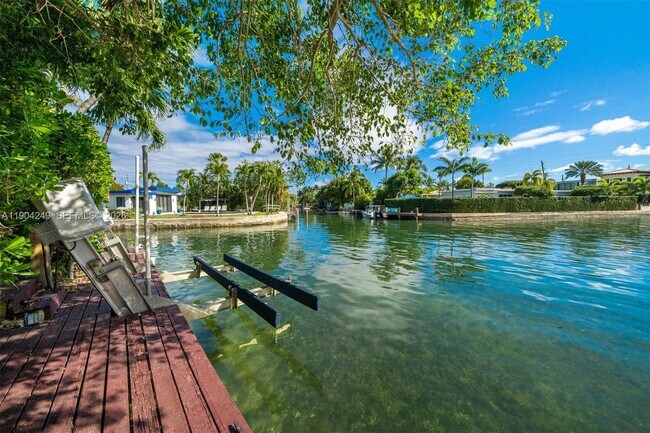 Building Photo - 7975 Biscayne Point Cir