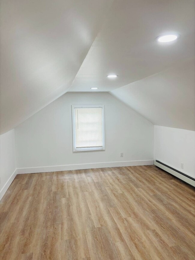 Building Photo - 72 Singworth St