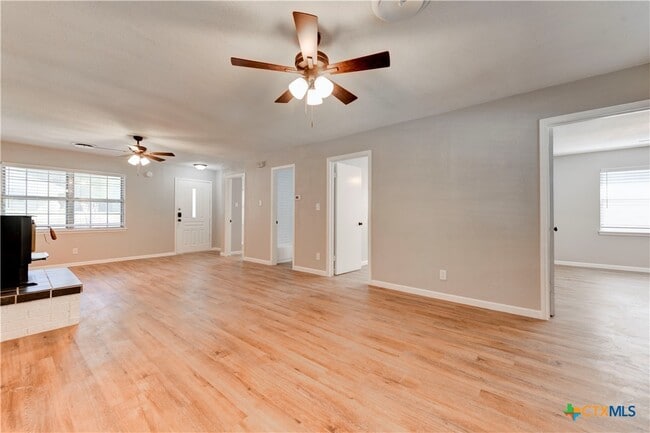 Building Photo - 1228 Chippendale Dr