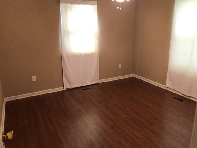 Building Photo - 6511 W Oak Hwy