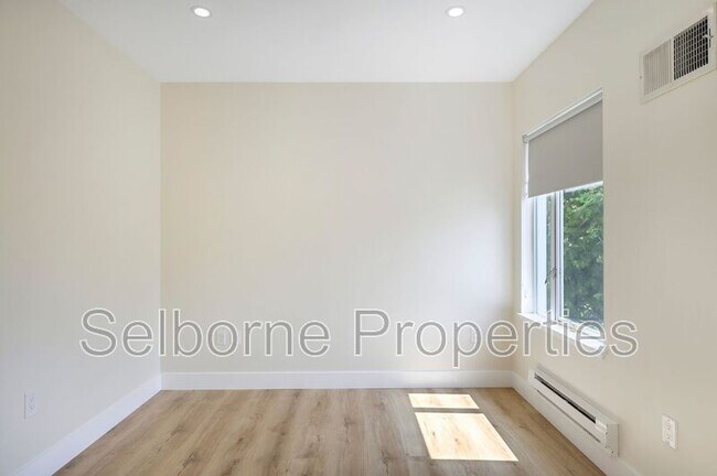 Building Photo - 1401 Jackson St