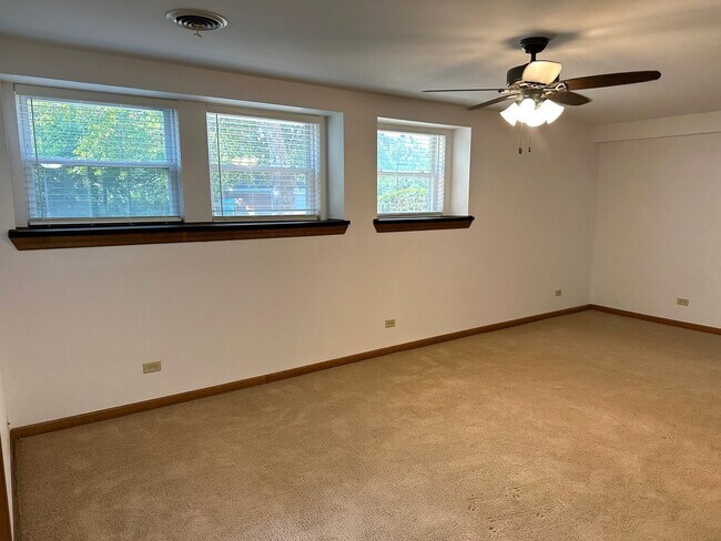 Building Photo - 730 N Seminary Ave