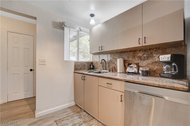 Building Photo - 5171 Reeder Cir