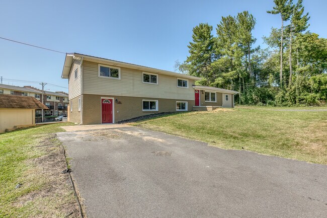Building Photo - 1216 Norway St