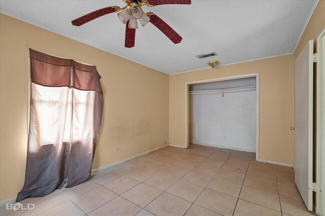 Building Photo - 3051 Amherst St