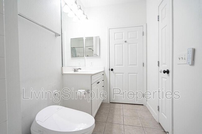 Building Photo - 501 Hungerford Dr