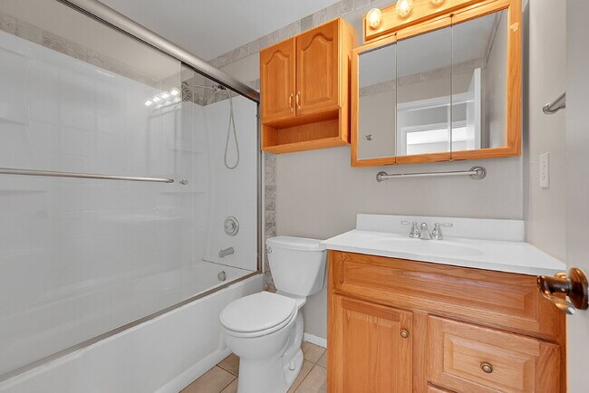 Building Photo - $2,675 - 4 Bed, 2 Bath Home in Aurora with...