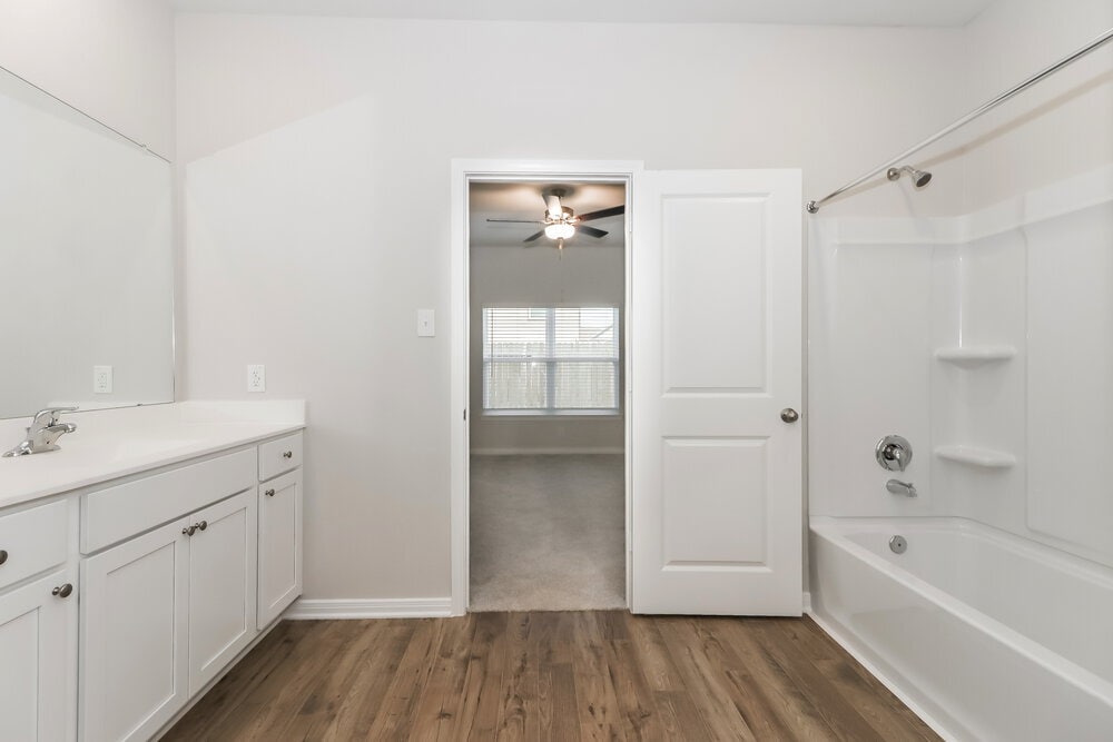 Building Photo - 208 Lgt Smt Dr