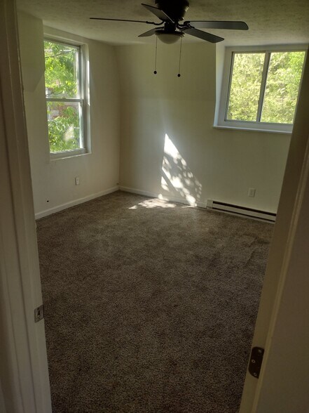 Building Photo - 2556 Beekman St