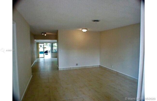 Building Photo - 1017 SW 12th Ct